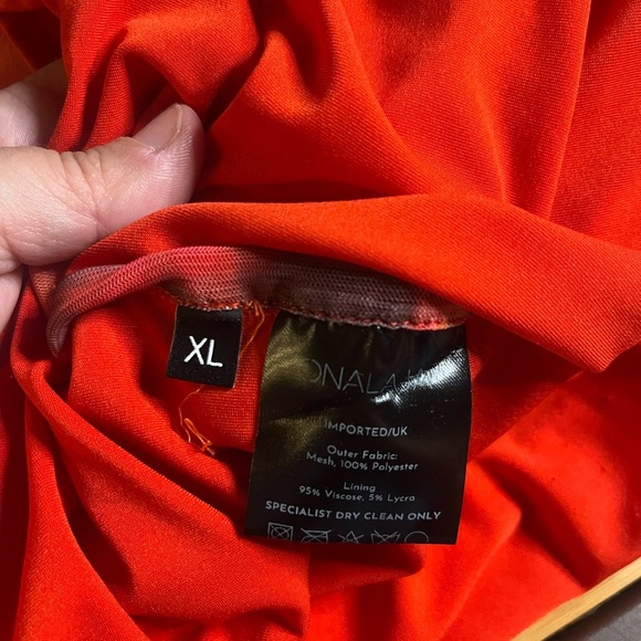 GUC Onalaja- Zisi Isi Off the Shoulder Gown. Size XL. - Picture 5 of 9